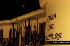 10 - Losar iluminado de rojo.jpg