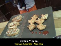 TOSTA DE SOLOMILLO. WAN TUN-CABRA MOCHA..jpg
